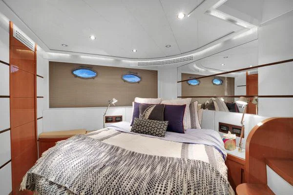68ft Pershing Sky deck features